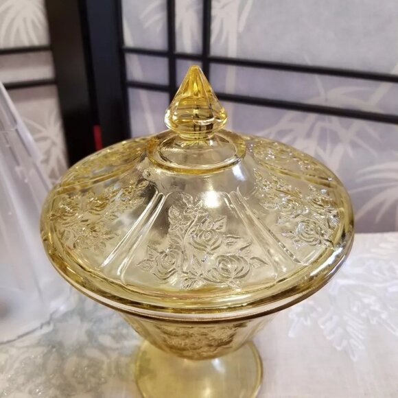 1930s Federal Sharon Cabbage Rose Yellow Depression Glass Candy Dish w/lid - Picture 2 of 4